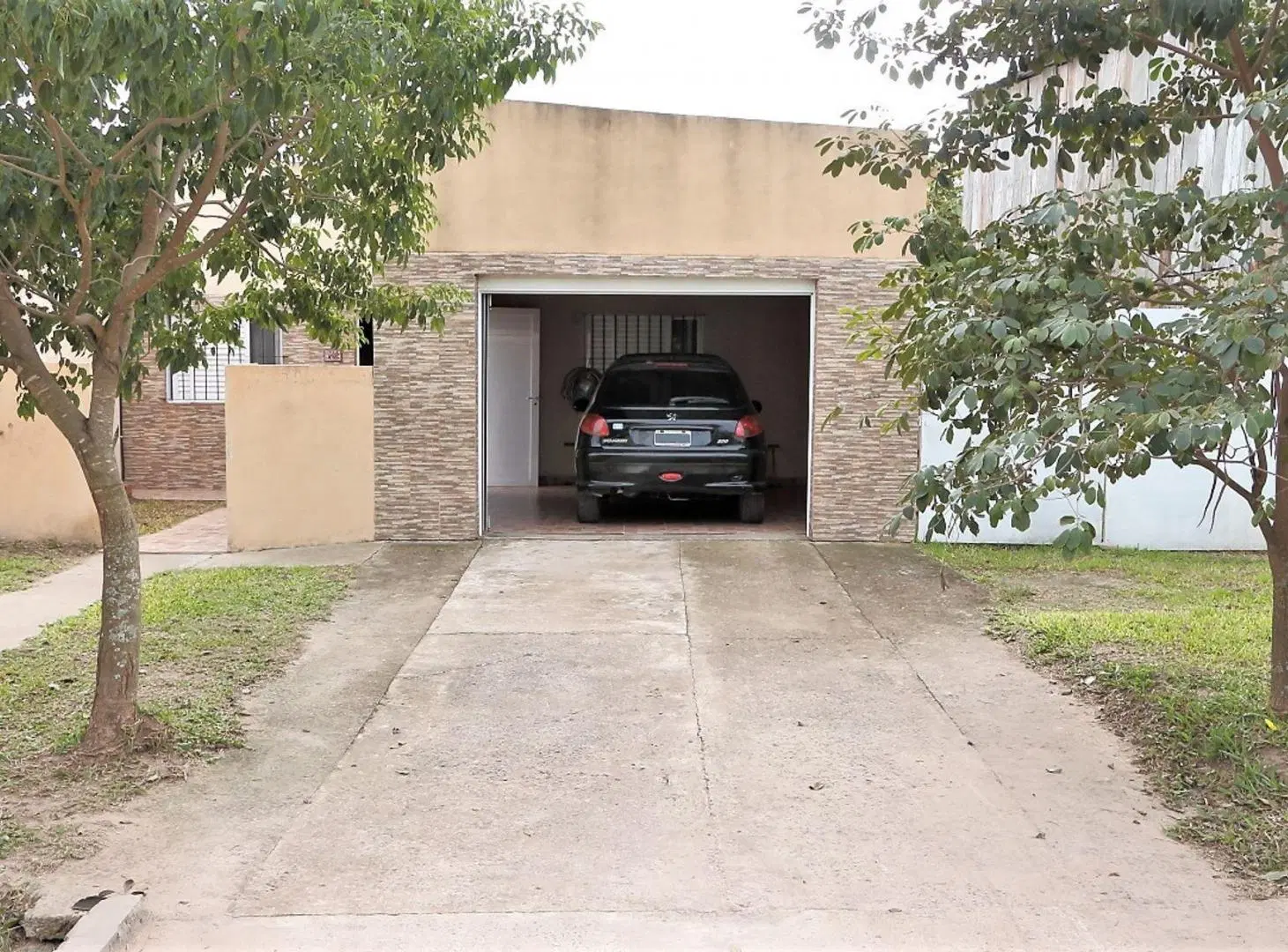 SE VENDE CASA EN BARRIO MARTELOSSI, RECONQUISTA 5