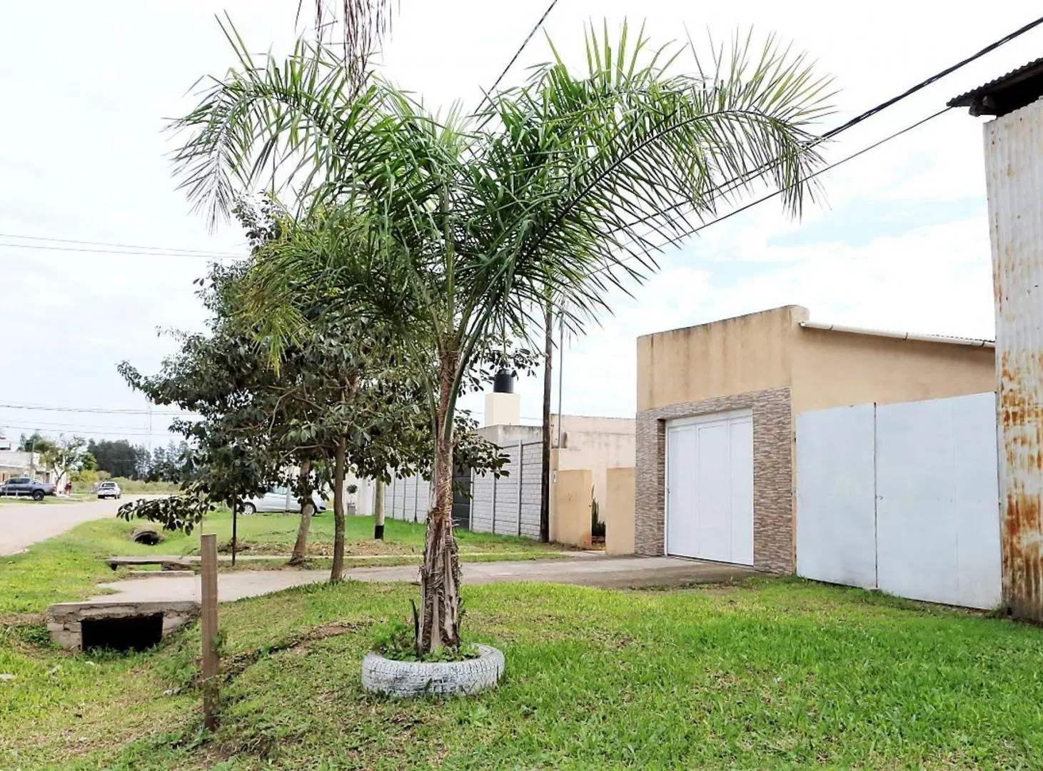 SE VENDE CASA EN BARRIO MARTELOSSI, RECONQUISTA 8