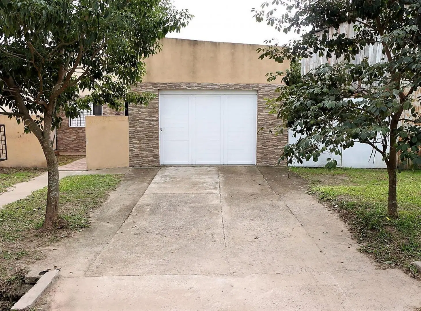 SE VENDE CASA EN BARRIO MARTELOSSI, RECONQUISTA 3