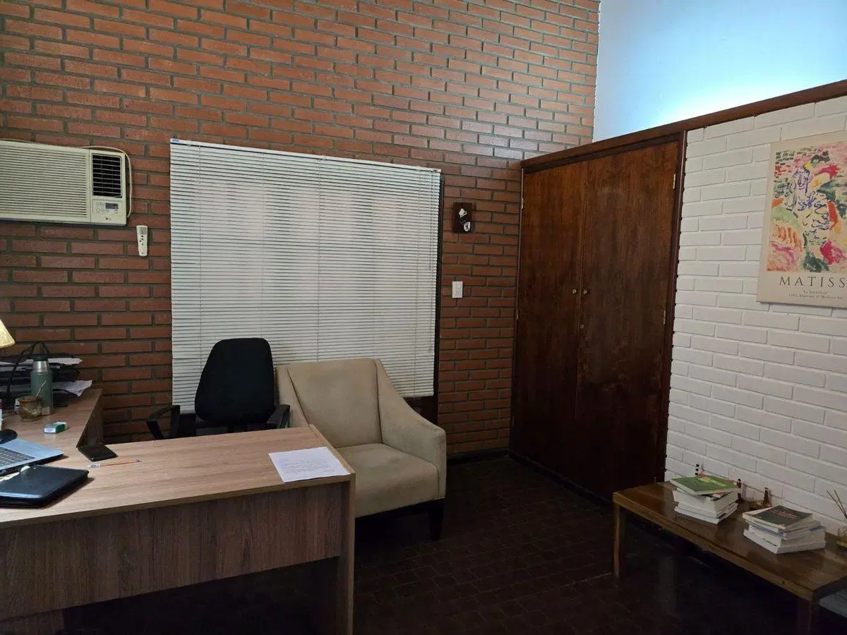 Se vende casa céntrica frente a plaza 25 de Mayo 3