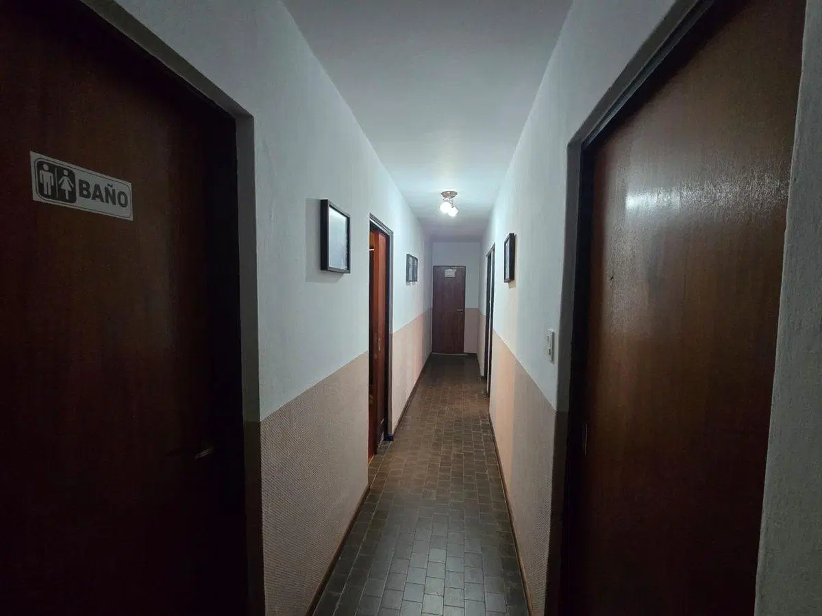 Se vende casa céntrica frente a plaza 25 de Mayo 8