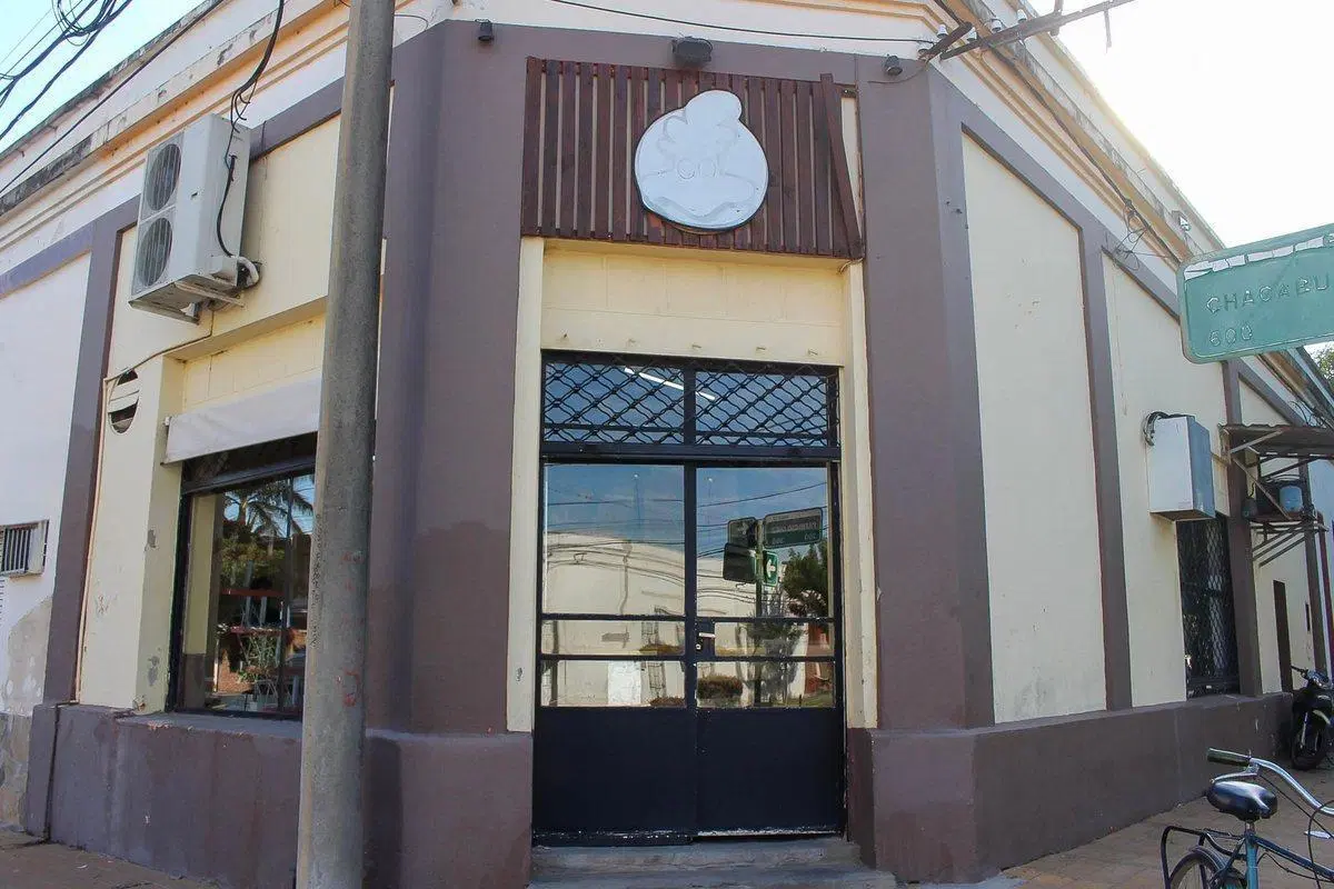 SE VENDE LOCAL COMERCIAL Y VIVIENDA EN LOS BLVR. 5