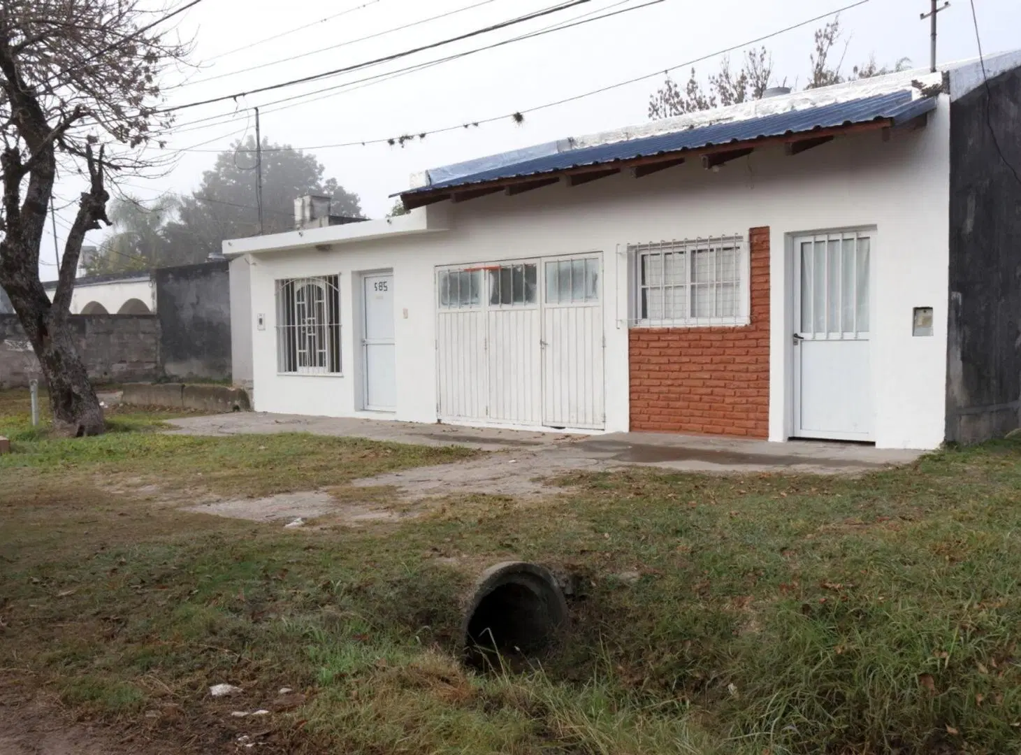 SE VENDE CASA(2 DEPTOS) EN RECONQUISTA 4