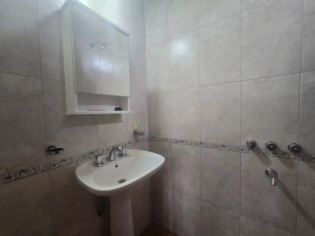 Se vende casa en centro de Reconquista 8