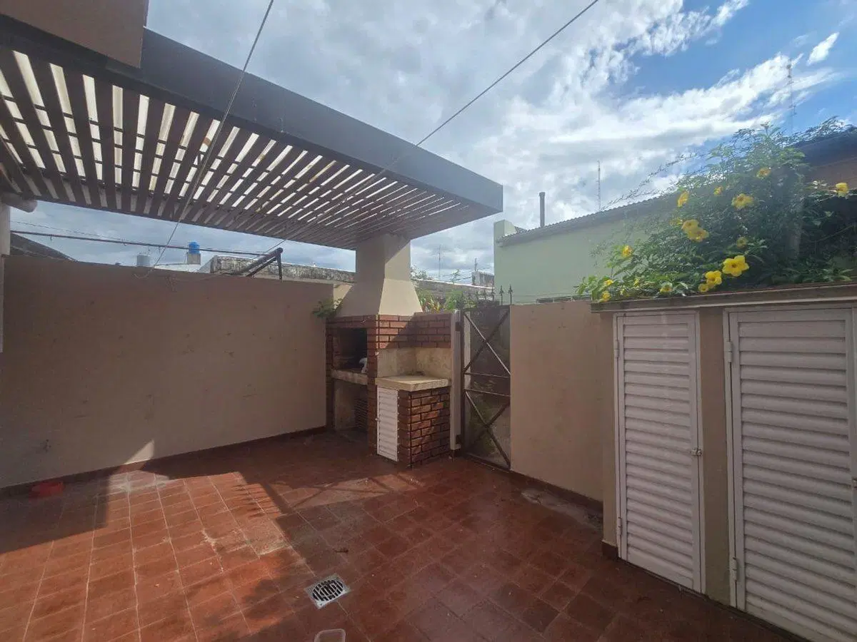 Se vende casa en centro de Reconquista 3
