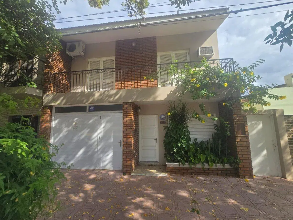 Se vende casa en centro de Reconquista 5
