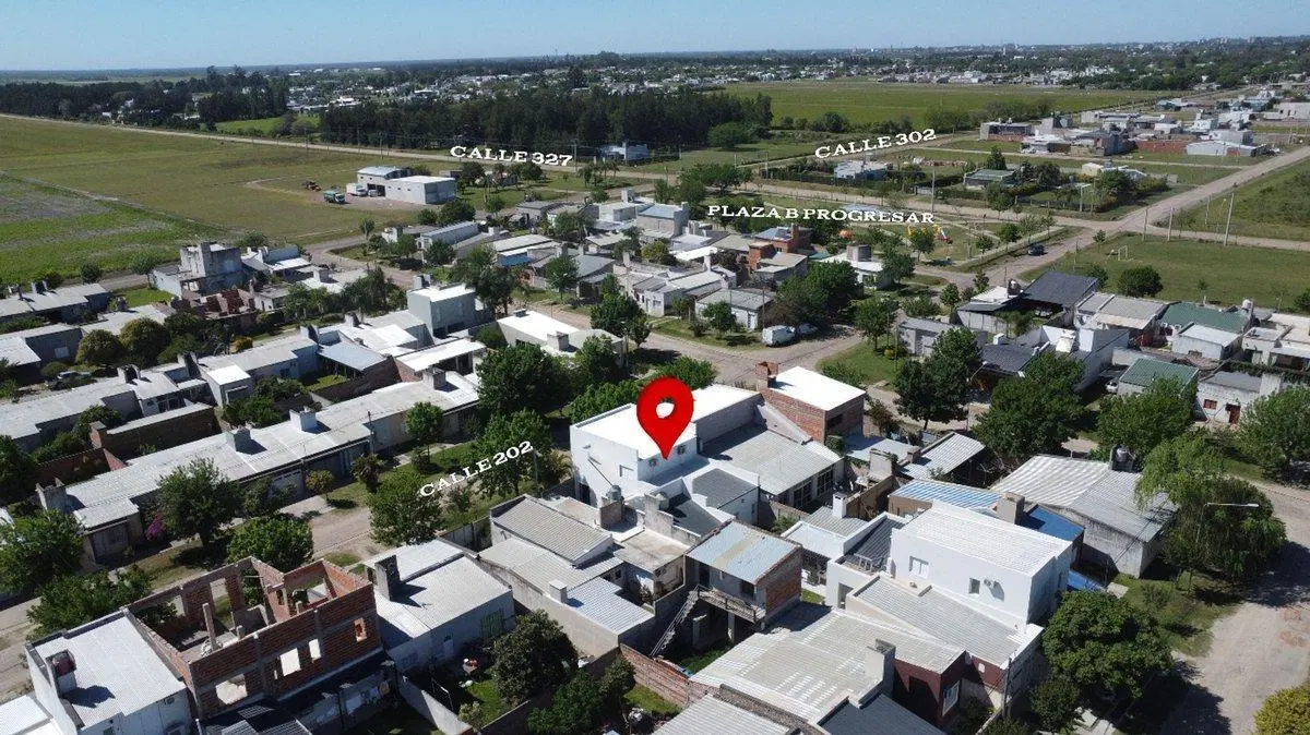SE VENDE CASA 3 dormitorios B˚ Progresar Avda. S.F 3