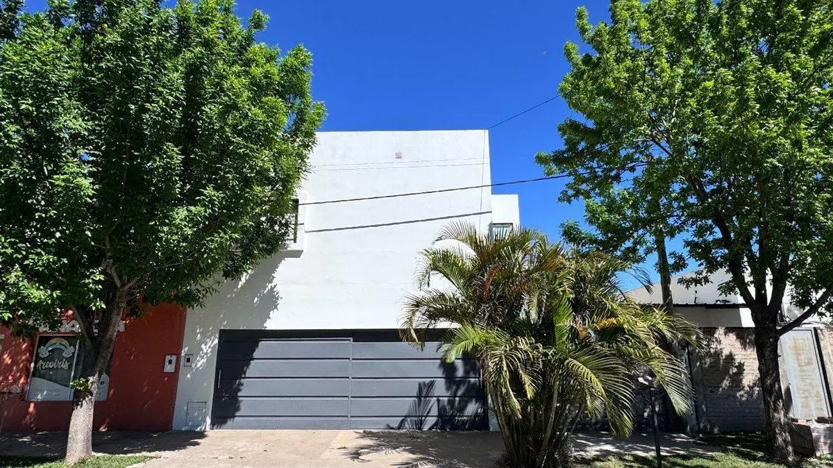 SE VENDE CASA 3 dormitorios B˚ Progresar Avda. S.F 8