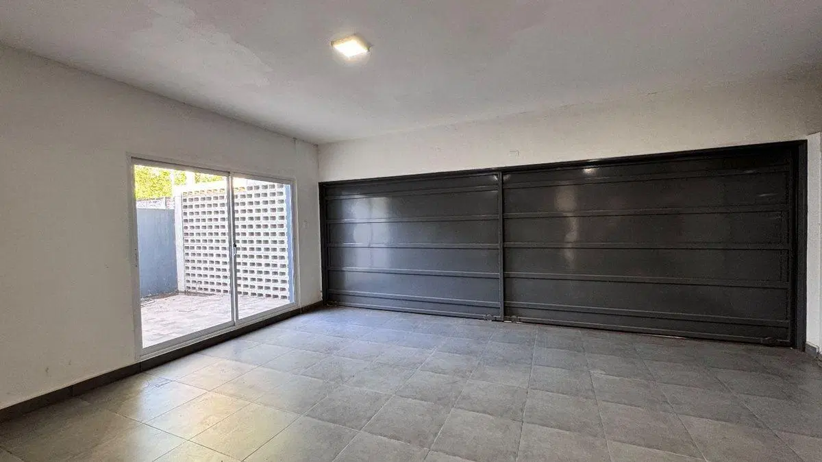 SE VENDE CASA 3 dormitorios B˚ Progresar Avda. S.F 5
