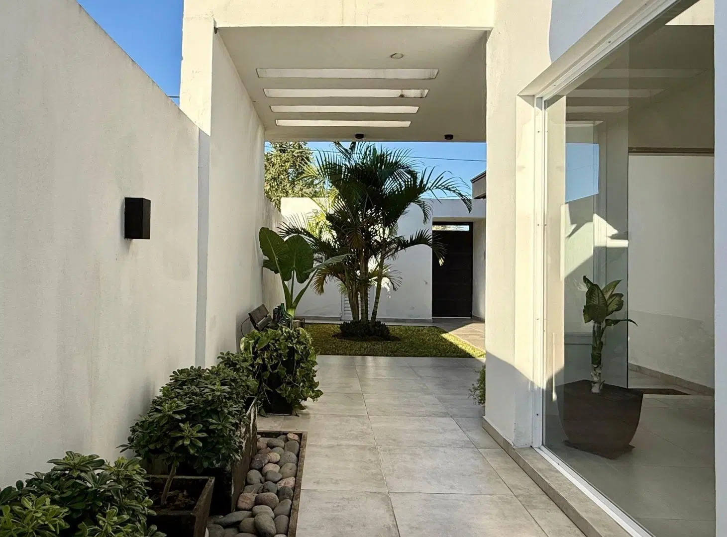SE VENDE CASA EN BARRIO MARTELOSSI DE RQTA 4