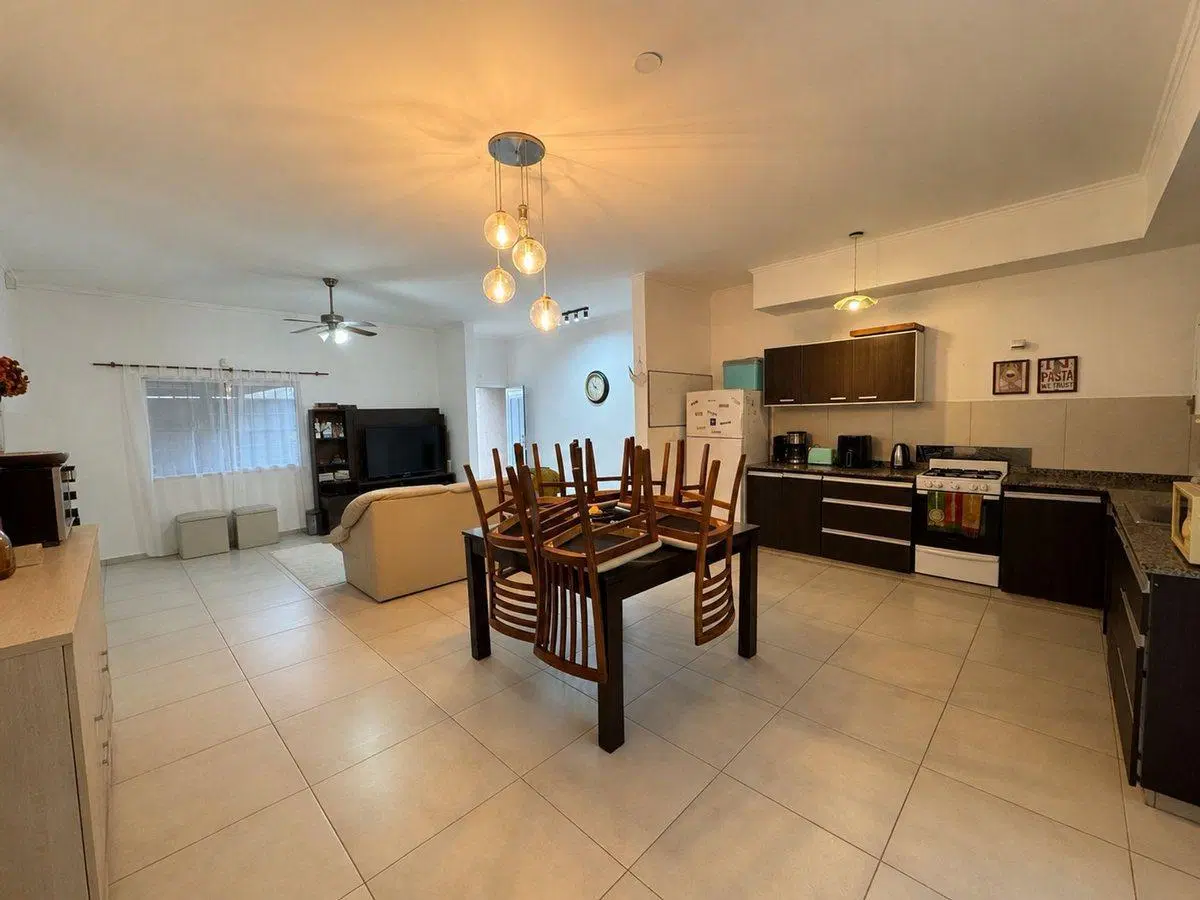 En Venta Casa de Dos Dormitorios con Piscina 5