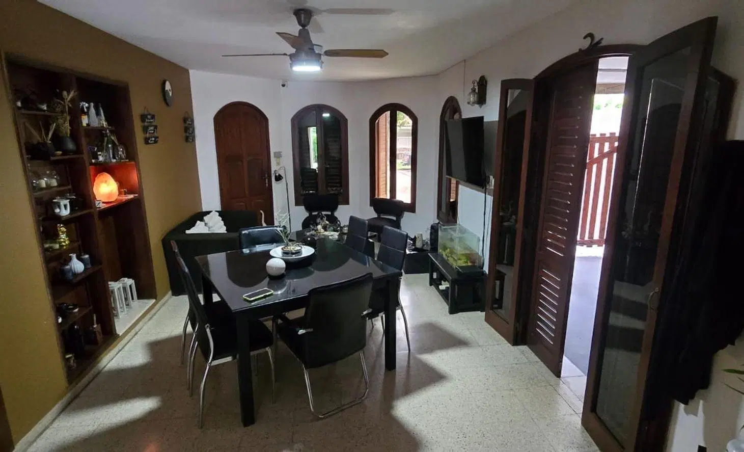 Se vende casa céntrica en Avellaneda 2
