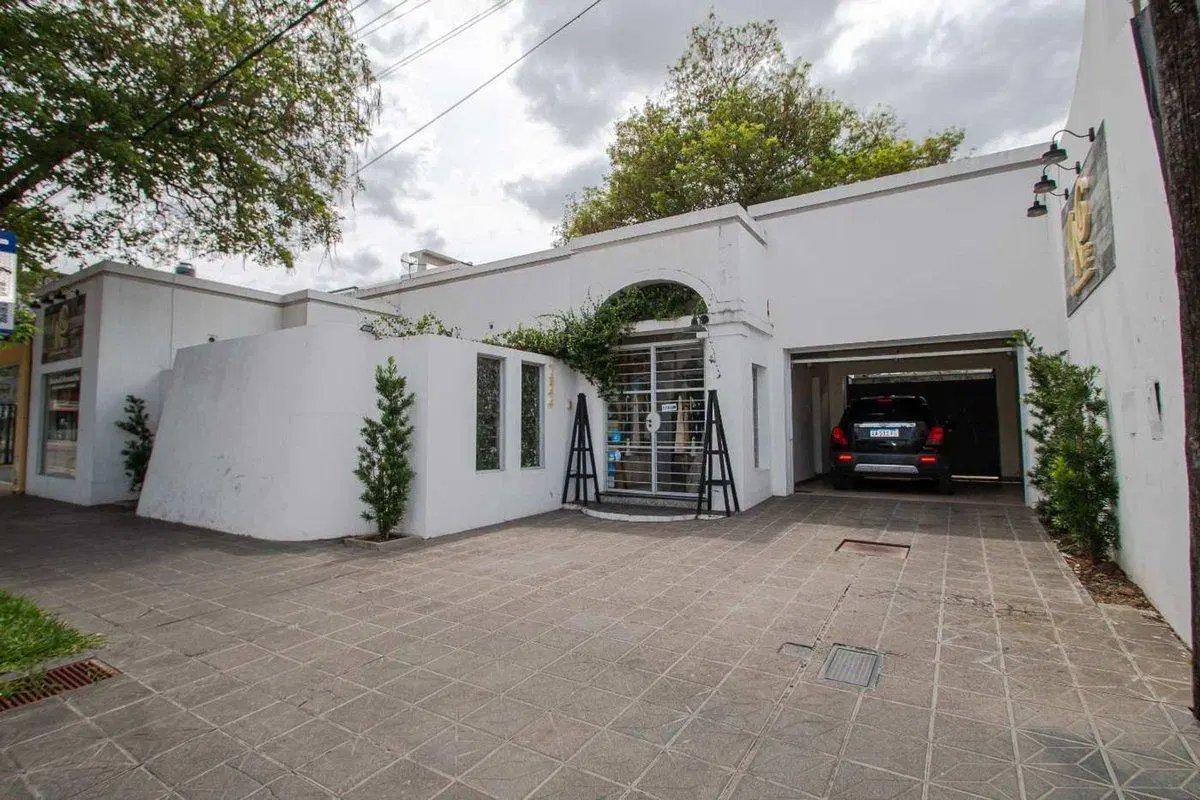 SE VENDE CASA DENTRO DE LOS BULEVARES 3