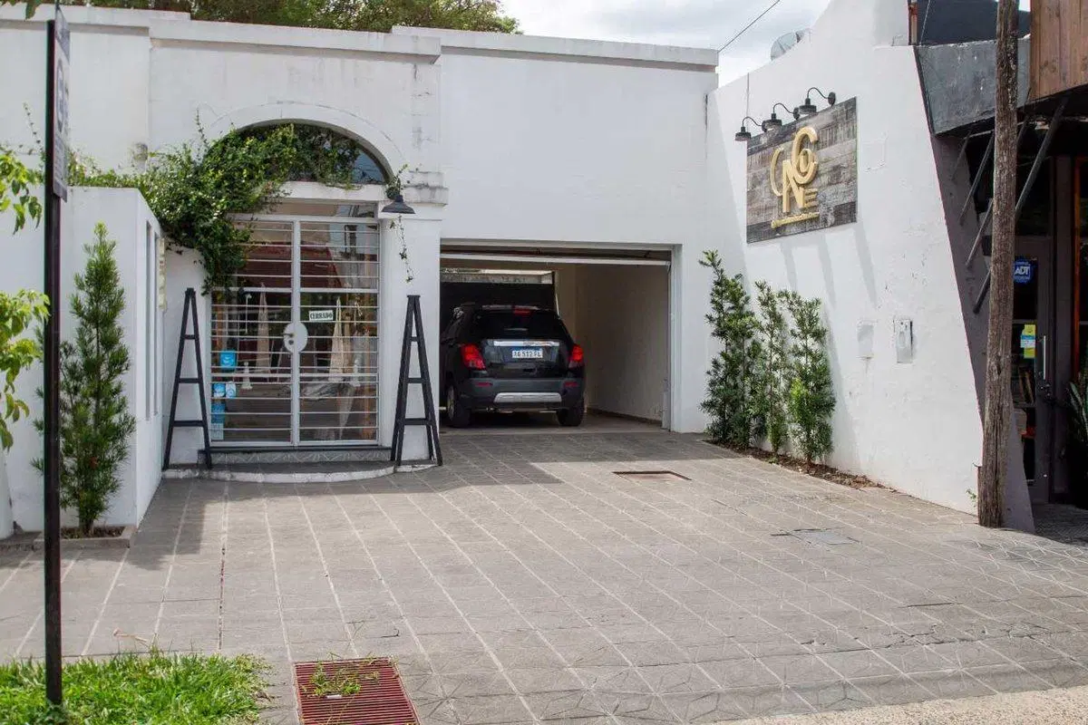 SE VENDE CASA DENTRO DE LOS BULEVARES 2