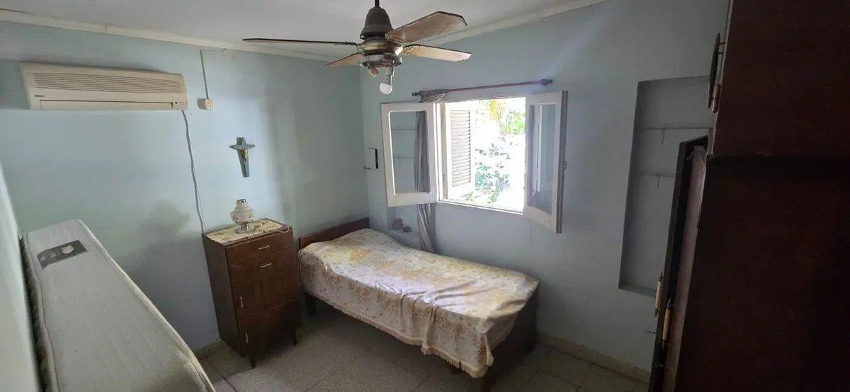 AVELLANEDA, SE VENDE CASA CON PILETA 4