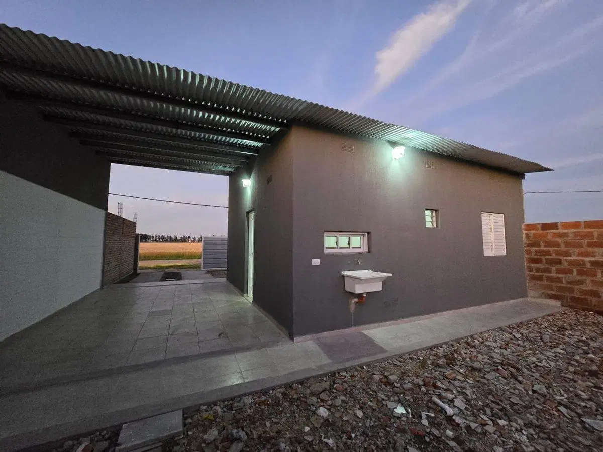 SE VENDE CASA A ESTRENAR EN AVELLANEDA 2