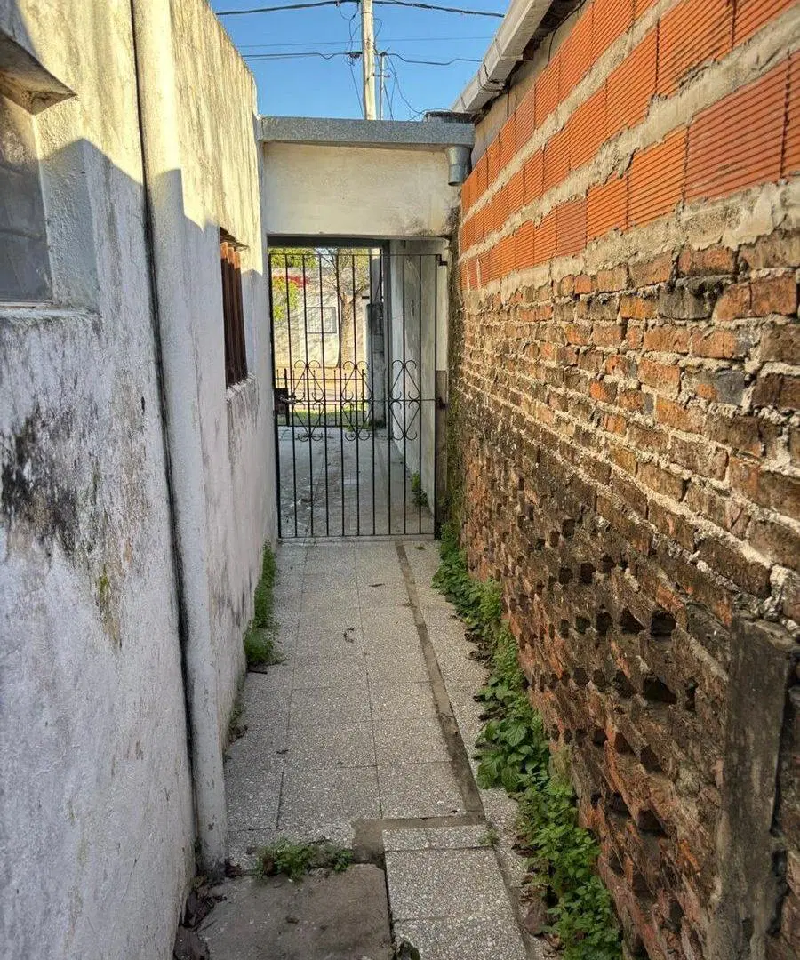 Se Vende Casa en Barrio Este 8