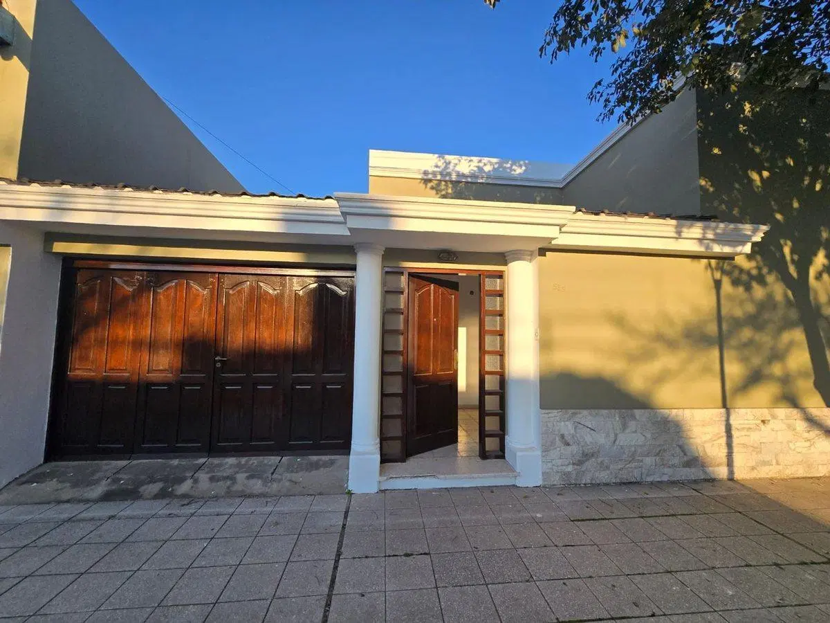 Se vende casa en Bolivar 533 2