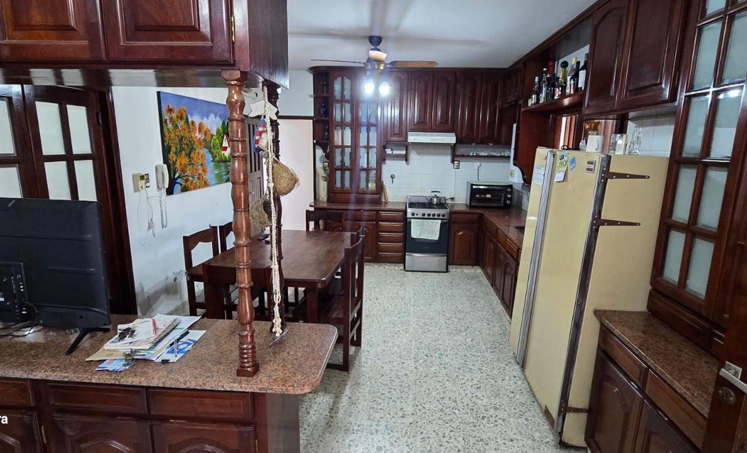 Foto de CENTRO DE AVELLANEDA, SE VENDE CASA CON PILETA, imagen 1