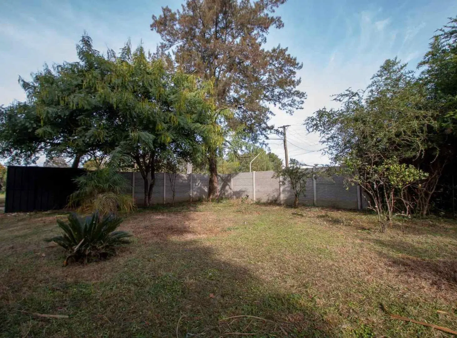 Se vende casa a refaccionar en un terreno de 990m2 2
