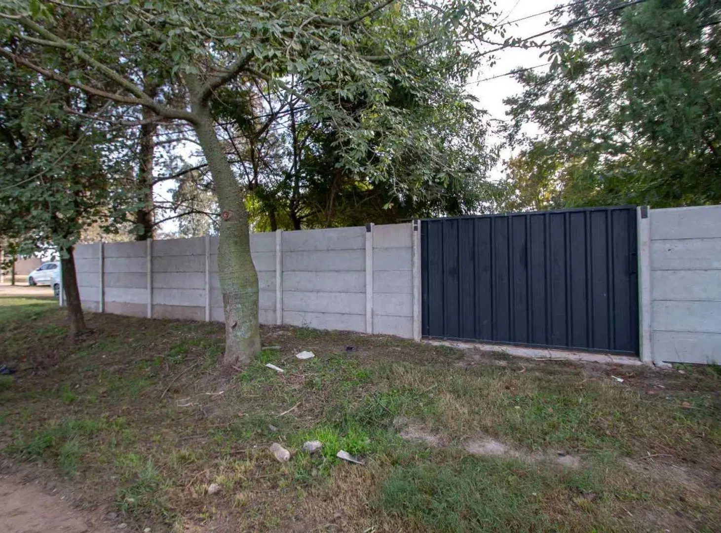 Se vende casa a refaccionar en un terreno de 990m2 4