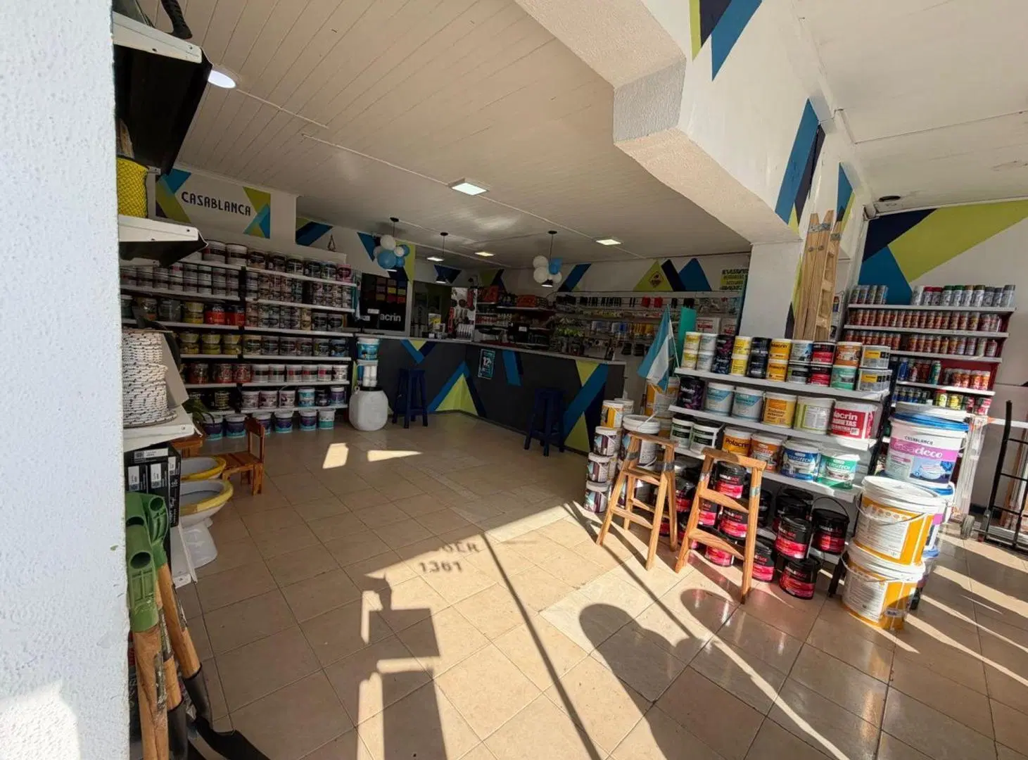 SE VENDE LOCAL COMERCIAL DENTRO DE LOS BULEVARES 5
