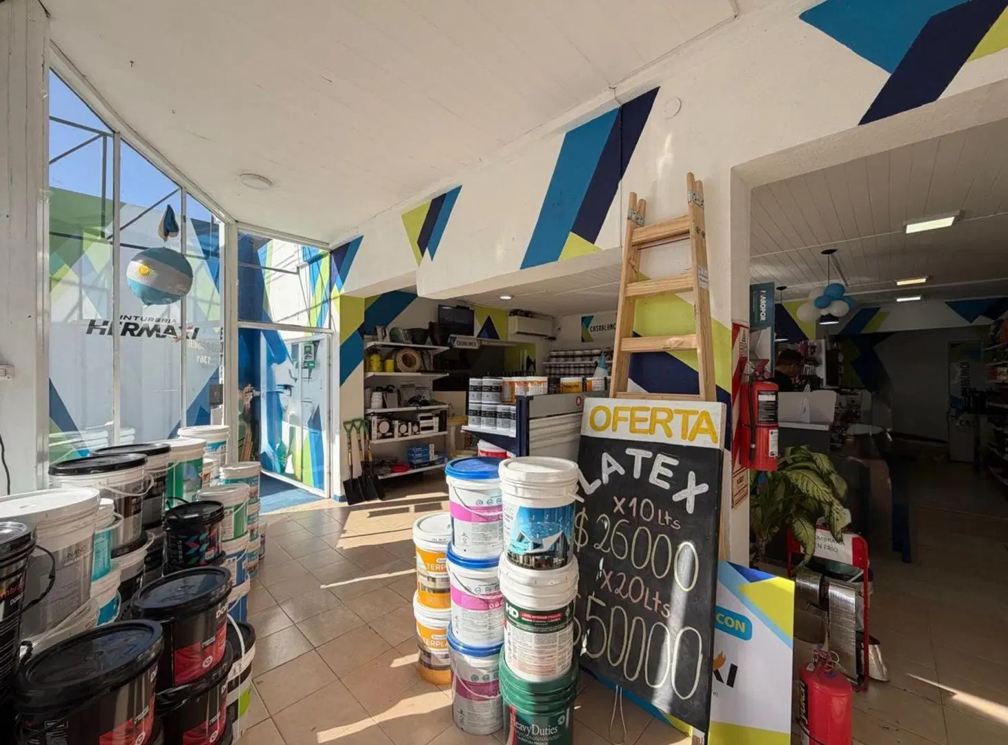 SE VENDE LOCAL COMERCIAL DENTRO DE LOS BULEVARES 4