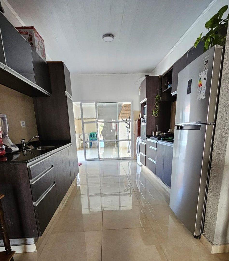 Foto de En VENTA Complejo de 3 deptos y 1 local comercial., imagen 1