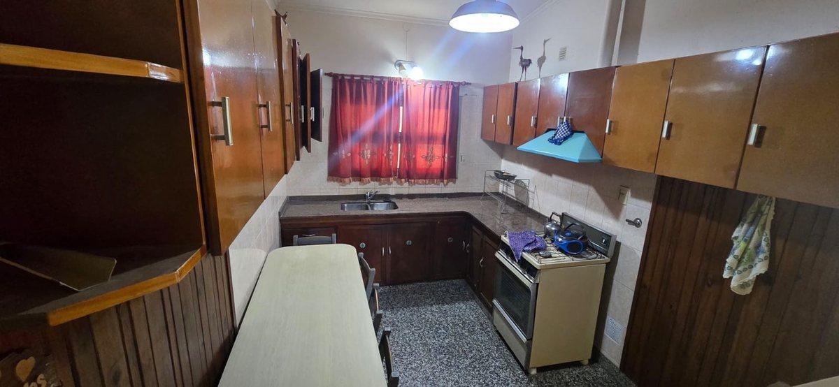 Foto de AVELLANEDA, SE VENDE CASA CON PILETA, imagen 5