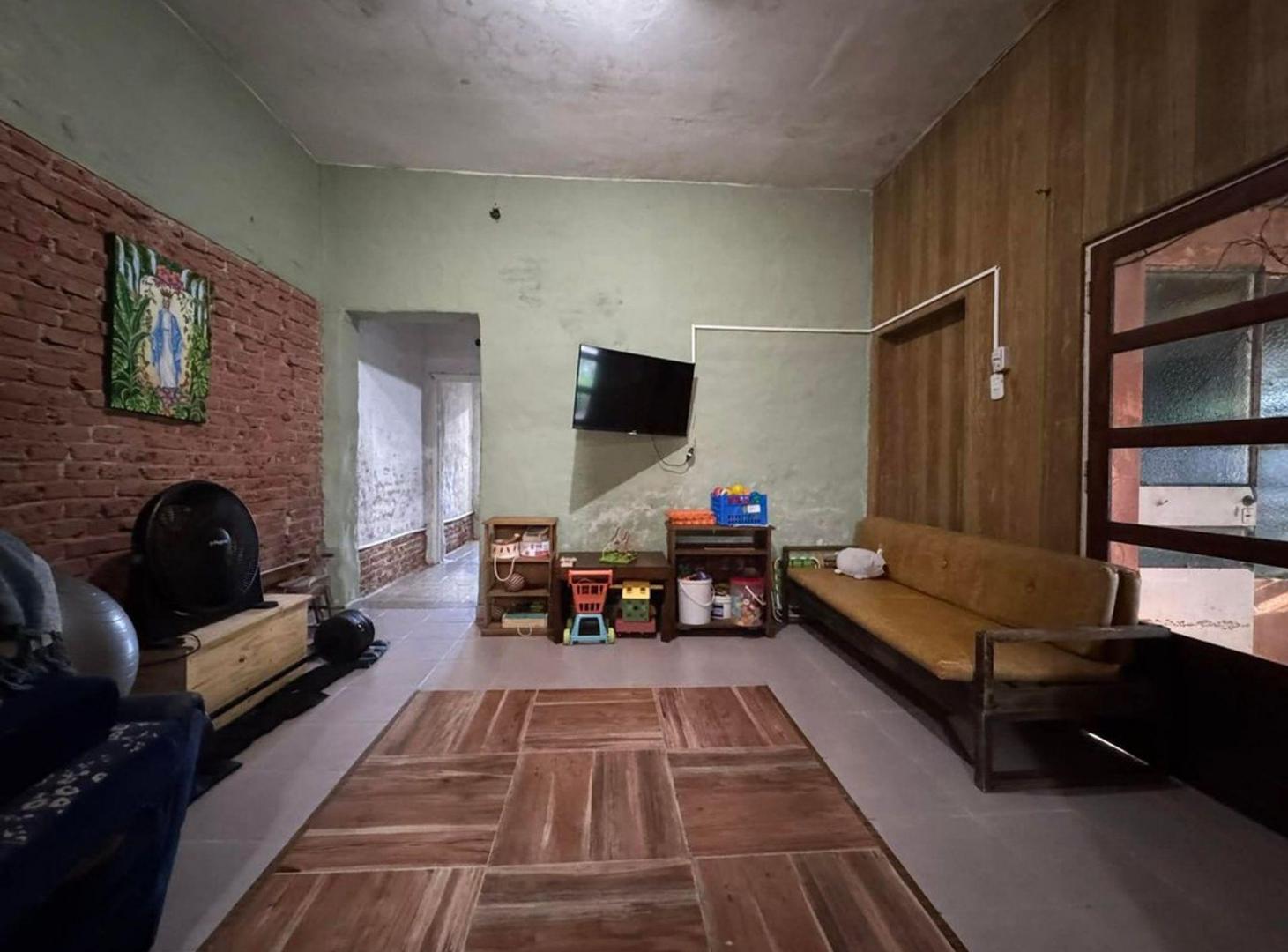 Foto de En Venta Casa de Dos Plantas con Local Comercial, imagen 3