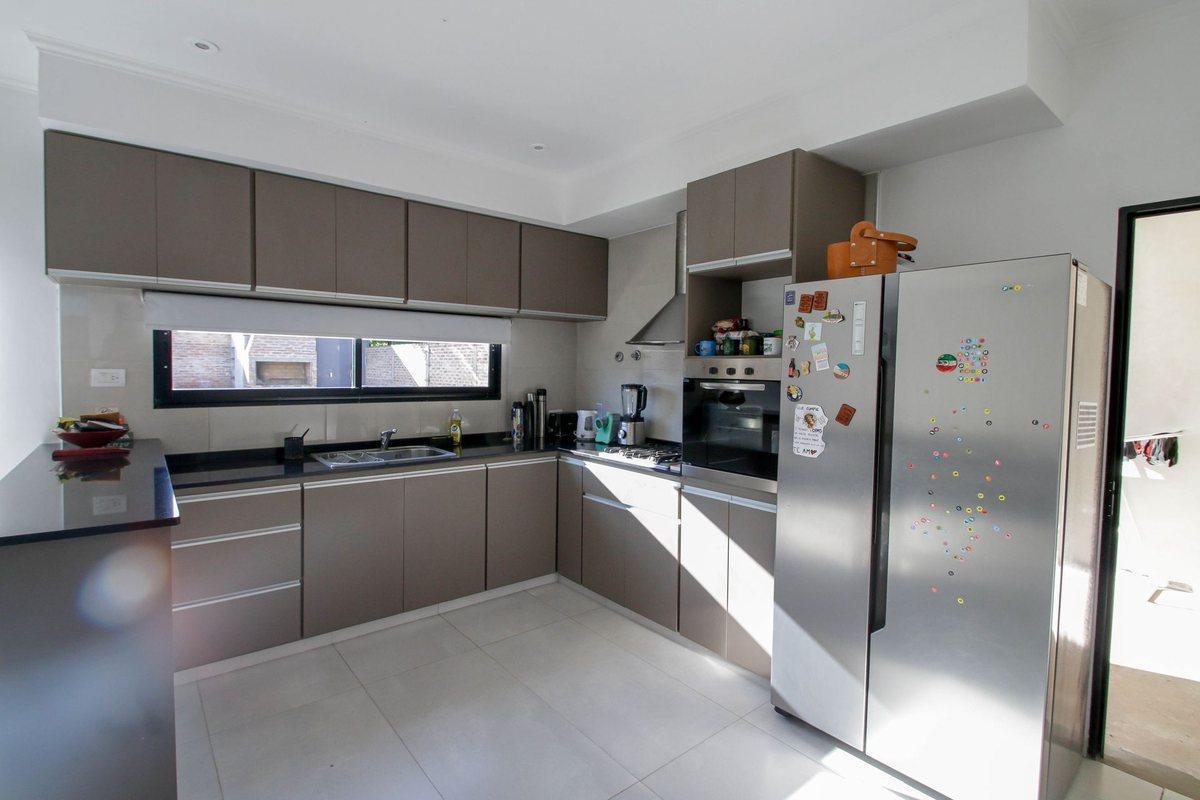 Foto de Casa en venta Barrio los Naranjos, Reconquista., imagen 4