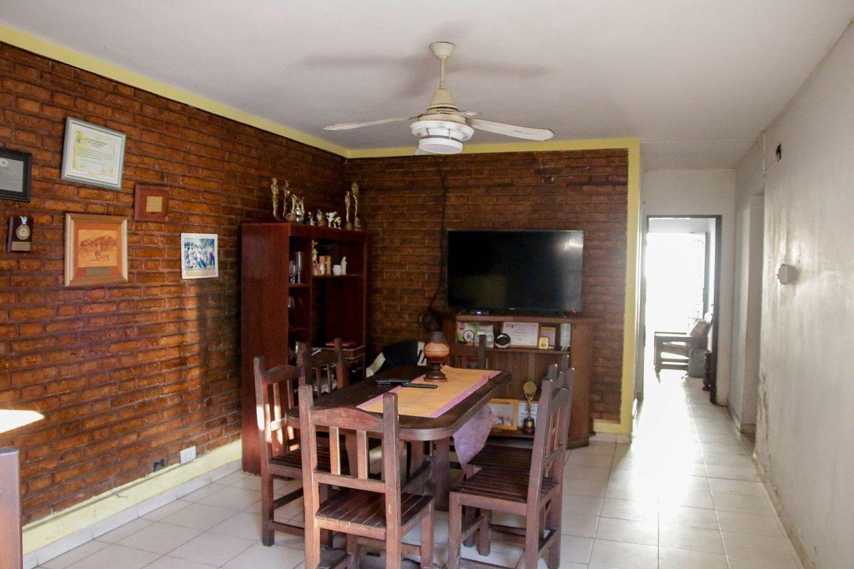 Foto de Casa mas local comercial en esquina, Reconquista., imagen 5