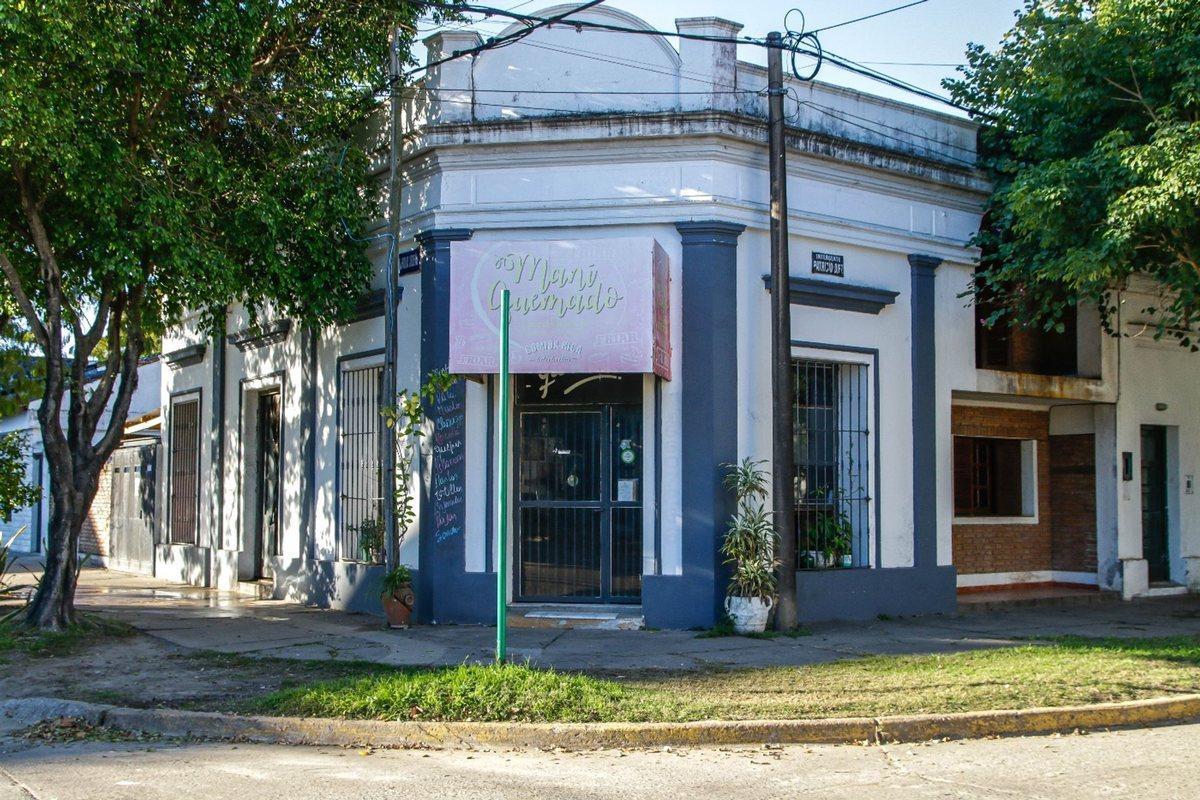 Foto de Casa mas local comercial en esquina, Reconquista., imagen 4
