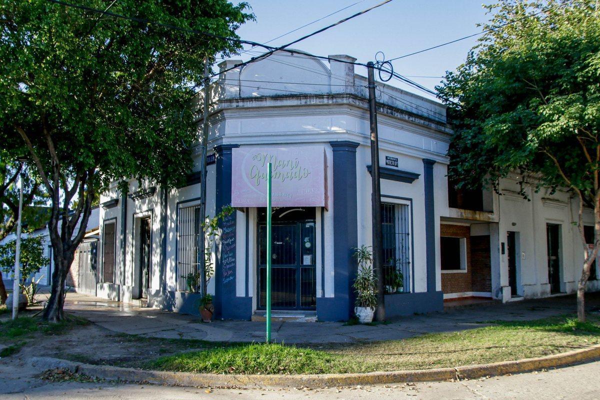 Foto de Casa mas local comercial en esquina, Reconquista., imagen 3