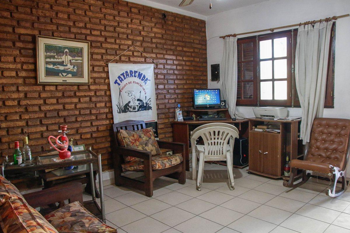 Foto de Casa mas local comercial en esquina, Reconquista., imagen 1
