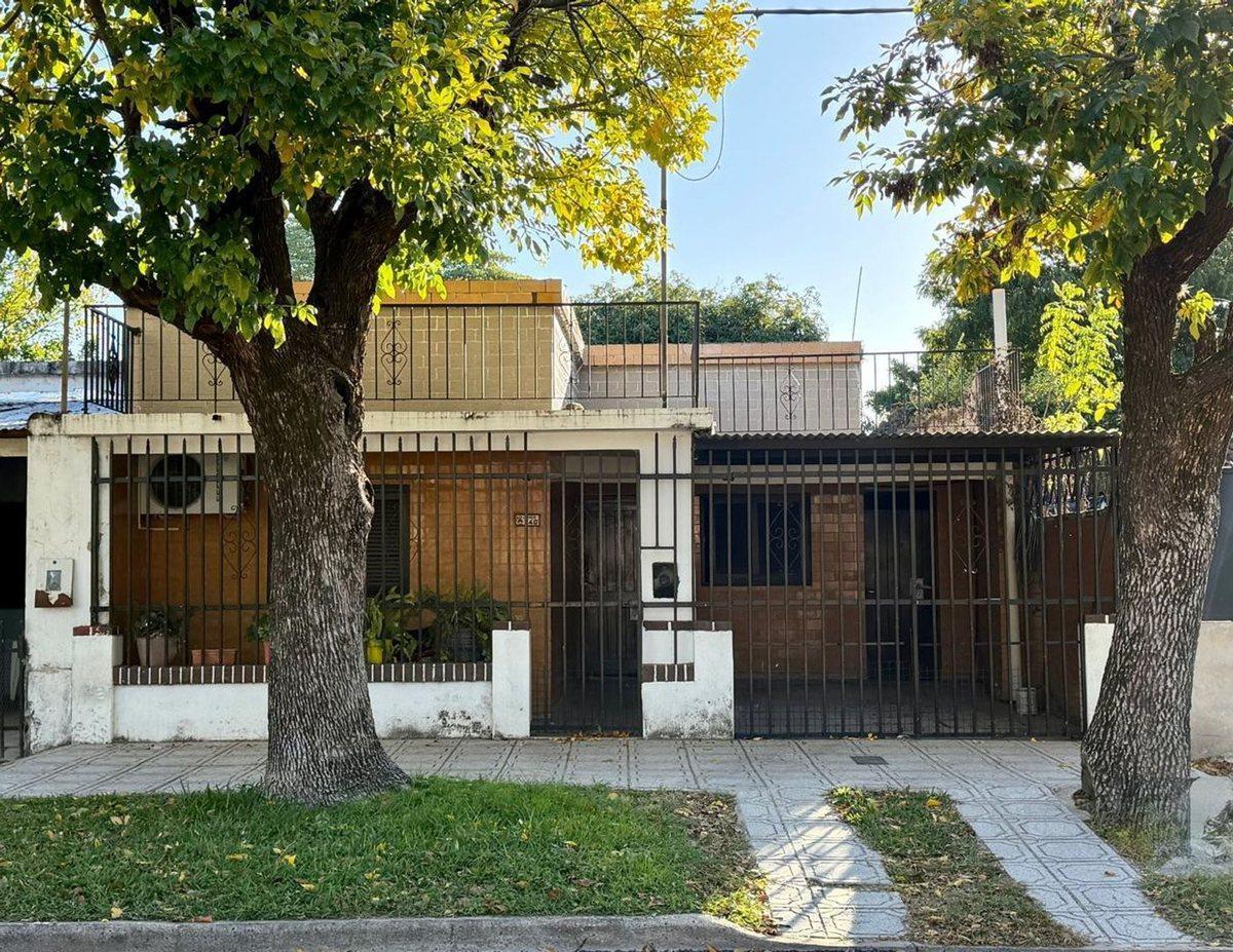 Foto de Se vende casa a refaccionar dentro de los Bvd., imagen 3