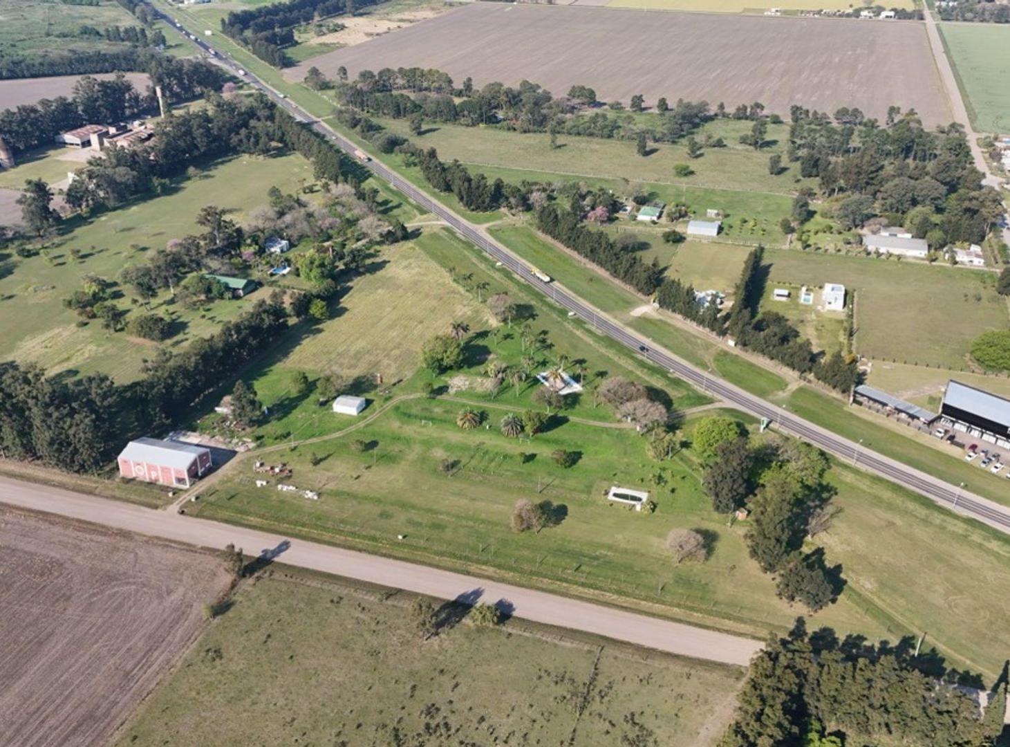 Foto de SE VENDE AMPLIO TERRENO EN AVELLANEDA, imagen 2