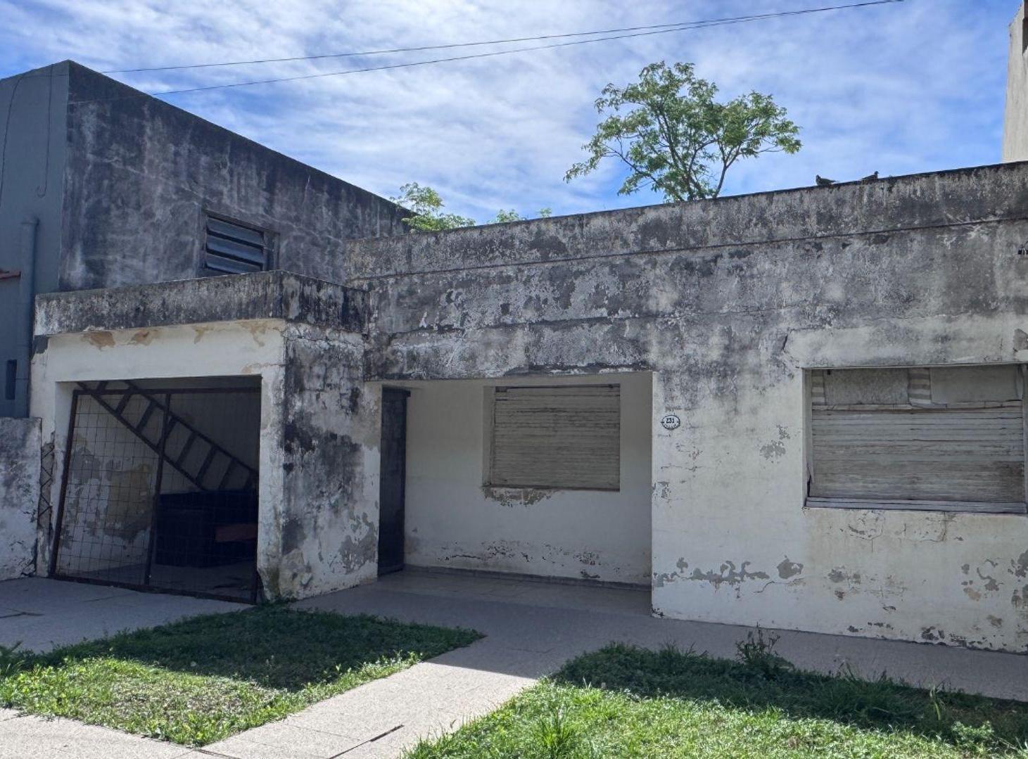 Foto de SE VENDE CASA A REFACCIONAR - Avellaneda Sta. Fe., imagen 2