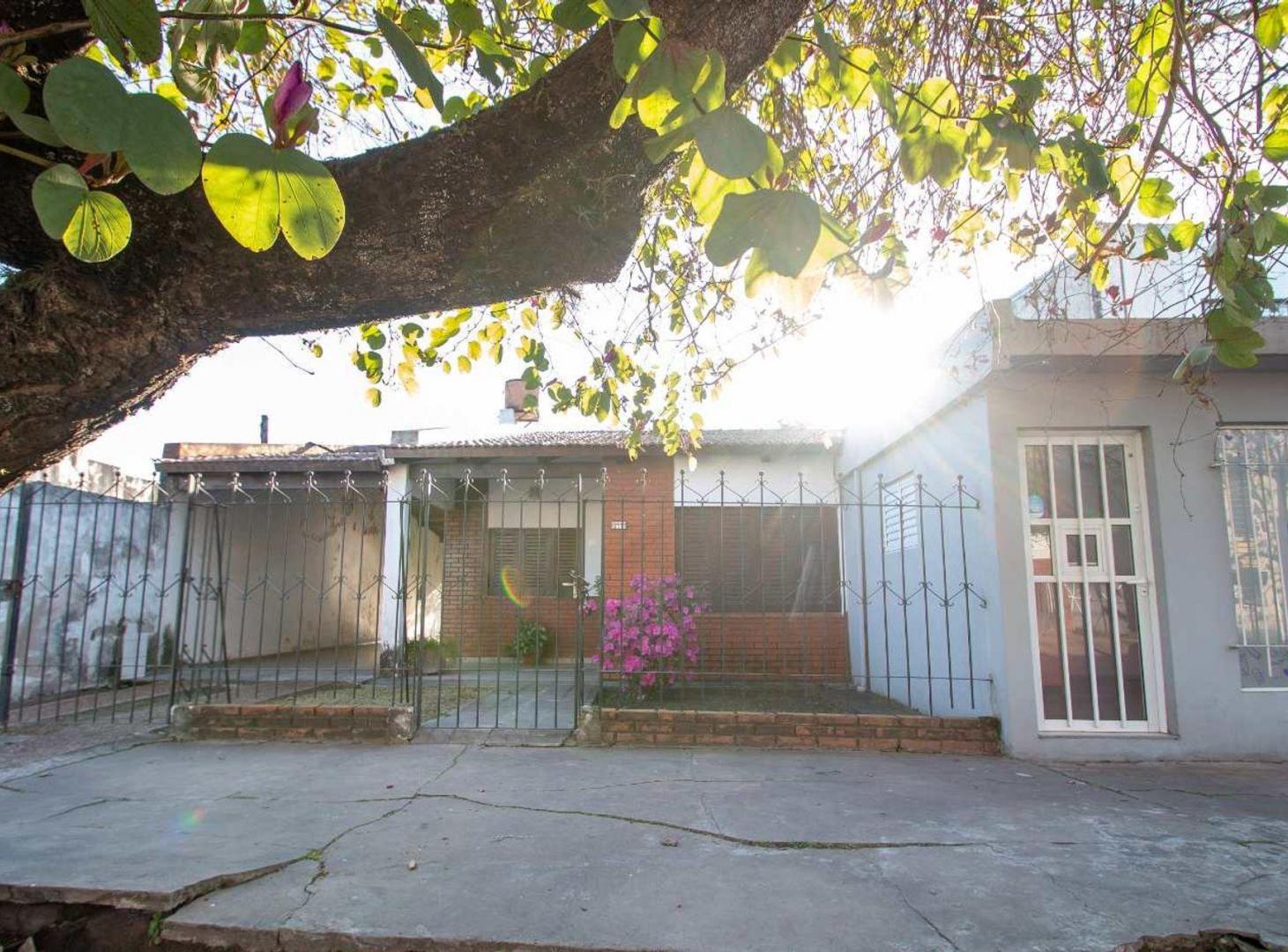 Foto de Se vende casa mas un local dentro de los blvr., imagen 1