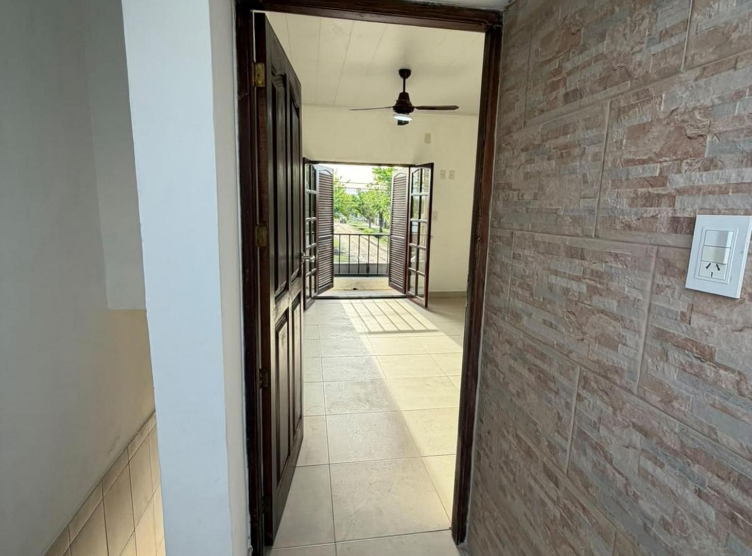 Foto de SE ALQUILA DEPARTAMENTO SOBRE CALLE OLESSIO RQTA., imagen 2