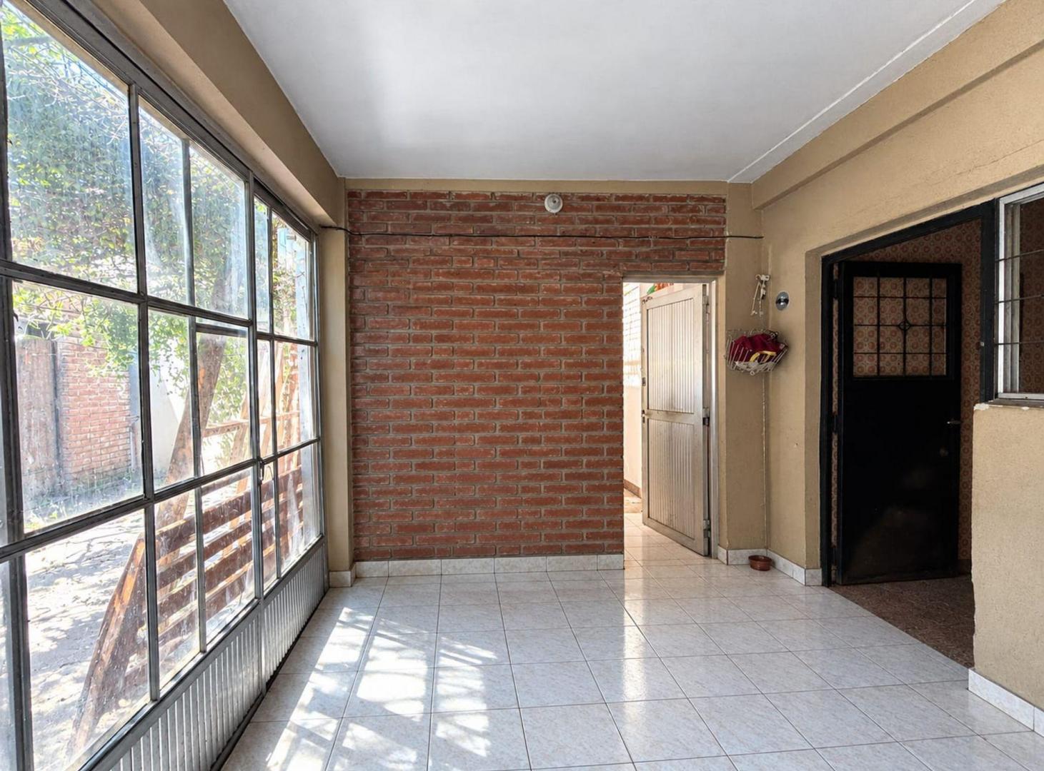 Foto de CASA A REFACCIONAR DENTRO LOS 4 BVS., imagen 4