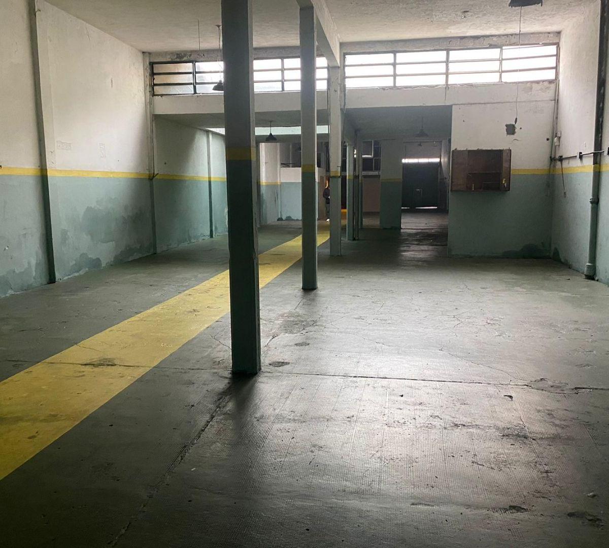 Venta de Galpon con Vivienda en Mataderos 2