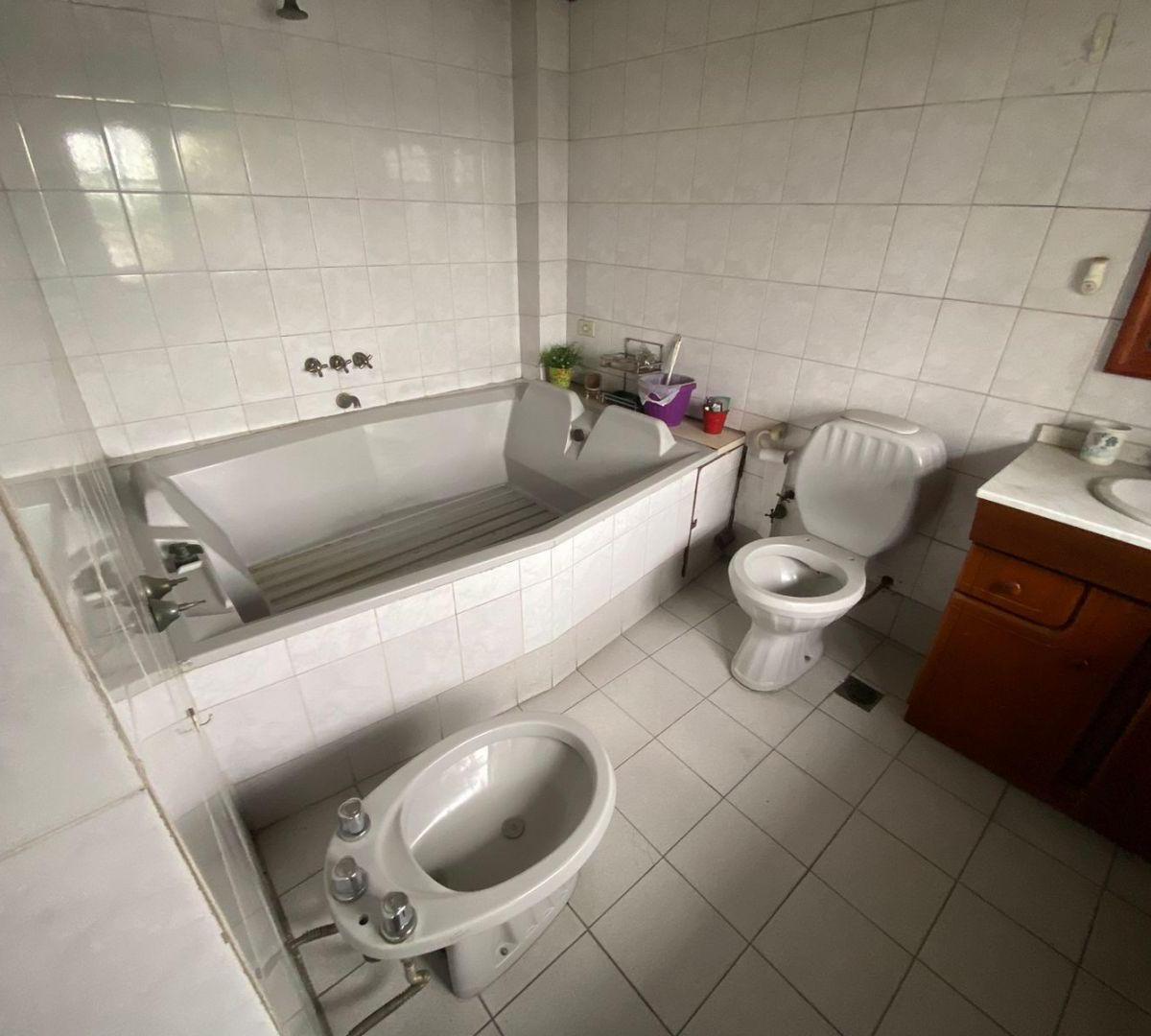 Venta de Casa con Local en Mataderos 4