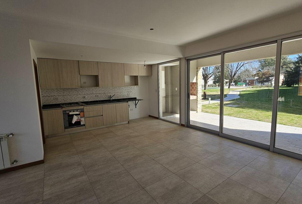 Foto de VENTA DEPARTAMENTO TIPO DUPLEX 4 AMBIENTES EN CANNIG, imagen 3