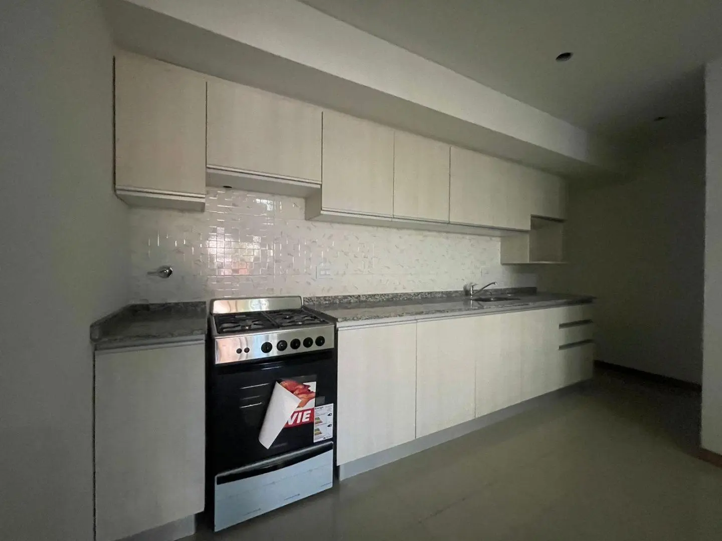VENTA DEPARTAMENTO TRES AMBIENTES MATADEROS 5