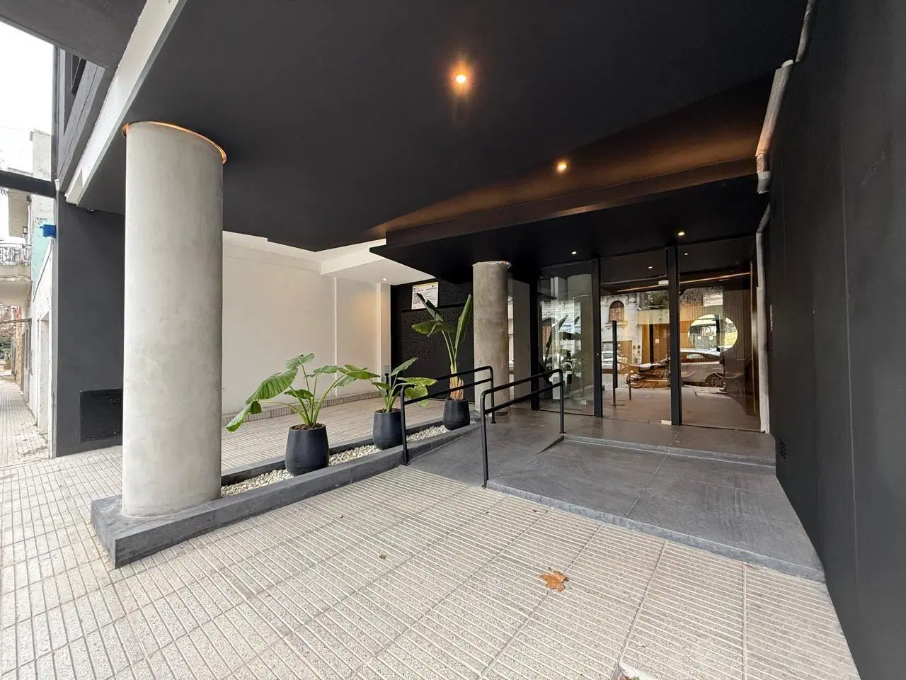 VENTA DE PARTAMENTO 3 AMBIENTES EN LINIERS CON DOS COCHERAS 2