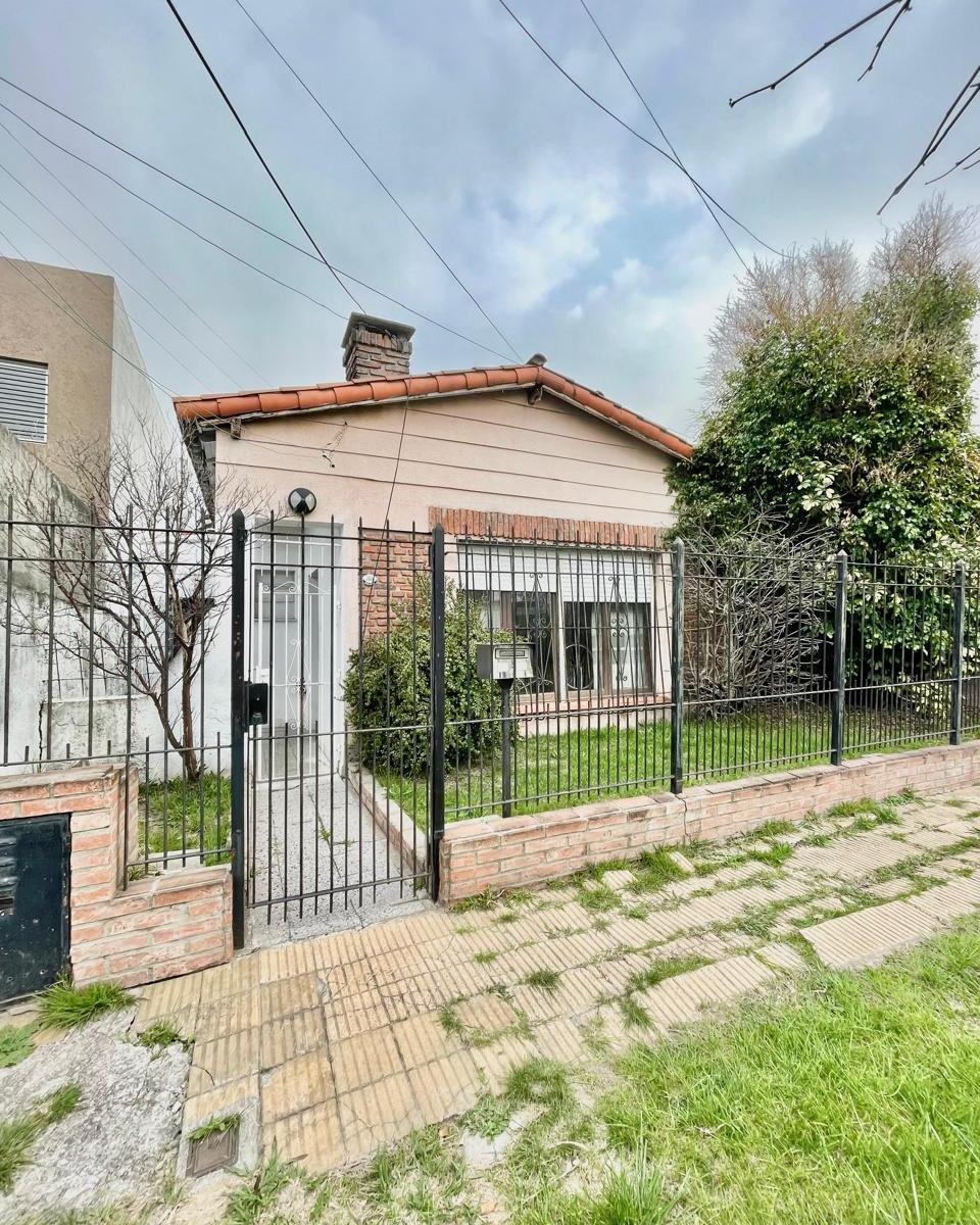 Casa + Patio Venta Castelar 2