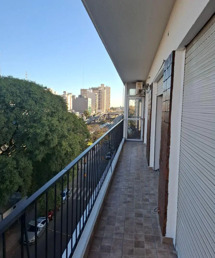 Departamento 3 ambientes c/cochera a la calle 2