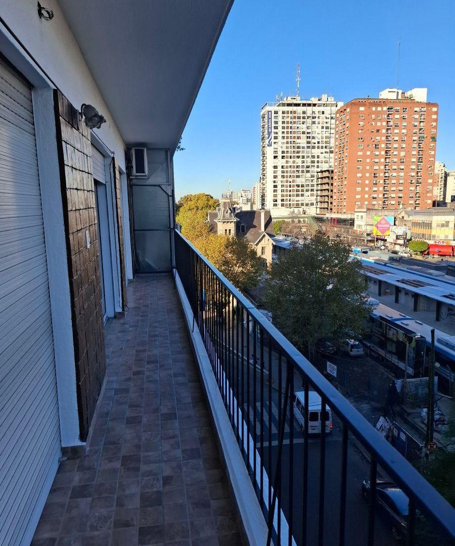 Departamento 3 ambientes c/cochera a la calle