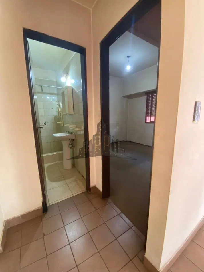 ALQUILER - DEPARTAMENTO DOS AMBIENTES - CON BALCON - CASEROS NORTE - PRIMER PISO POR ESCALERA 5